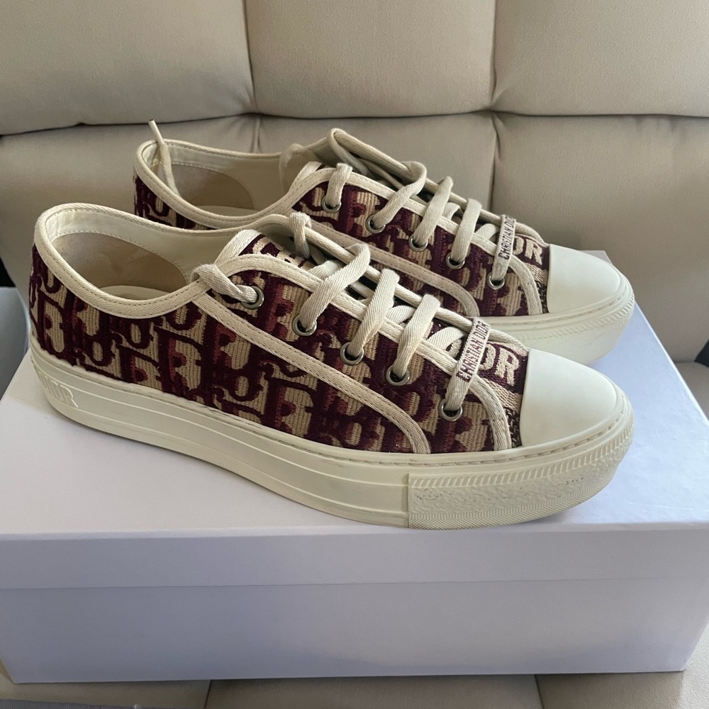 WALK'N'DIOR SNEAKER
 Dior Oblique Embroidered